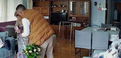 Yoğurtçunun tırnakçılık yöntemiyle hırsızlığı kameralara yakalandı