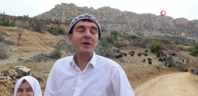 18 yaşındaki Yusuf s&ouml;ylediği manilerle ilgi odağı oldu