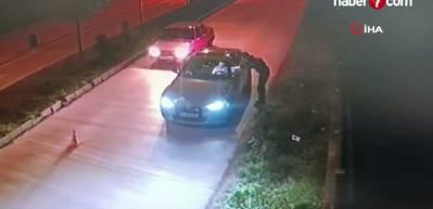 Dehşet sa&ccedil;an aracın polise &ccedil;arpma anı kamerada