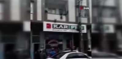 Yürekler ağza geldi! Gözü kara vatandaş direğe tırmanıp faciayı önledi