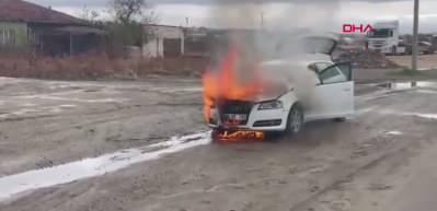 Aksaray’da seyir halindeki otomobil alev aldı