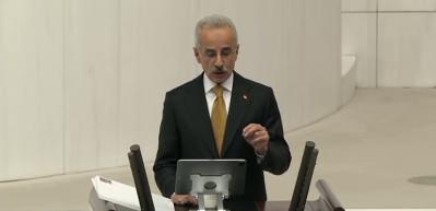 Bakan Abdülkadir Uraloğlu "Türk Telekom'un imtiyaz hakkı 25 yıl uzatıldı!" dedi.