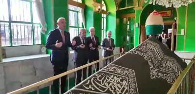 Bakan Ersoy cemevinde kanaat önderleriyle buluştu