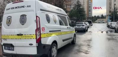 Boşanma aşamasındaki eşini öldürmek için yaşadığı binaya gitti, tartıştığı başka bir kadını öldürdü