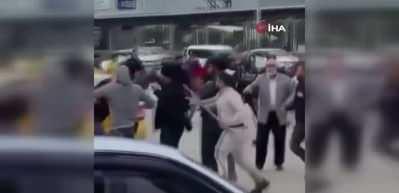 Bursa’da savaşı andıran kavga: Kimi kaskını miğfer yaptı, kimi sopayı kılıç gibi kullandı!