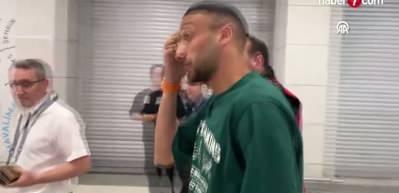 Cenk Tosun'dan ayrılık iddialarına yanıt: 'Oynamak istiyorum'