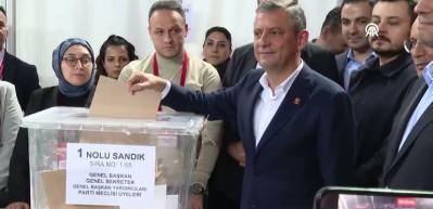 CHP'de paralel yönetim görevde