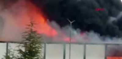 Denizli'de fabrika deposunda çıkan yangın söndürüldü