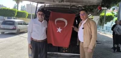 "Elmacı Dede" Hatay'dan aldığı mandalinaları Mehmetçiğe ulaştıracak