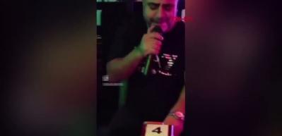  Hesabı ödemeyince mekandan atıldı, geri dönüp konuşma bahanesiyle solisti öldürdü