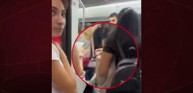 Barselona metrosunda yankesiciler böyle çalıyor!