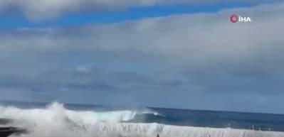  İspanya'da doğal havuza şiddetli dalga vurdu: 4 ölü