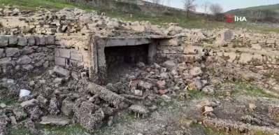 İstanbul'da kuraklığın en net görüntüsü: Barajdaki su seviyesi düşünce eski köy evleri ortaya çıktı