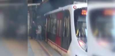  İzmir'de metro vagonu raydan çıktı