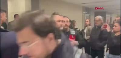 Mehmet Akif Ersoy ile adliyeye sevk edilen Ufuk Tetik, çekim yapan gazeteciye vurdu