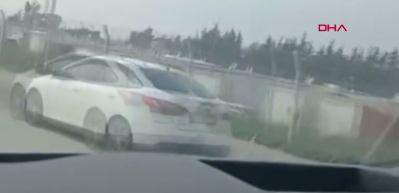 Damperini açık unutan kamyon trafik lambasına çarptı