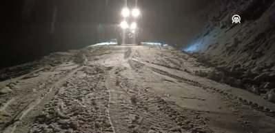  Kar nedeniyle yolda mahsur kalanlar ekiplerce kurtarıldı