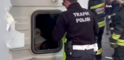 Tekirdağ'da kaza sonrası polis üniformasını çıkarıp yaralı çocuğu örttü