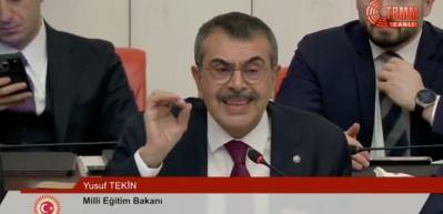 Bakan Tekin'den CHP'ye m&uuml;lakat yanıtı: Sizin belediyeleriniz neden m&uuml;lakat yapıyor?
