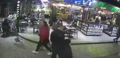 Fatih&rsquo;te b&uuml;fecilerin &lsquo;yer işgali&rsquo; kavgası kamerada