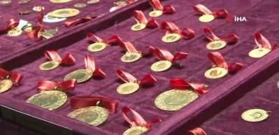 Altın piyasasındaki hareketlilik devam ediyor, altın yine zirveye tırmanıyor