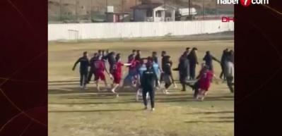 Amat&ouml;r ligde iki takım arasında kavga: 4 futbolcu, 1 antren&ouml;r yaralandı