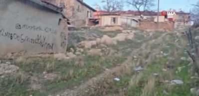 Bağlı k&ouml;pek &ccedil;ocuklara saldırdı: 14 yaşındaki &ccedil;ocuk ağır yaralandı