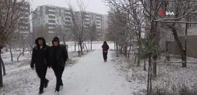 Bitlis'te eğitime kar engeli