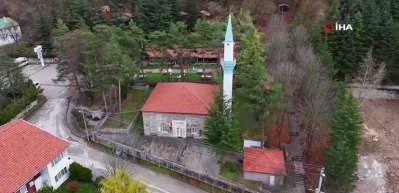 Bolu&rsquo;daki 500 yıllık Ilıca Musa Paşa Camii havadan g&ouml;r&uuml;nt&uuml;lendi
