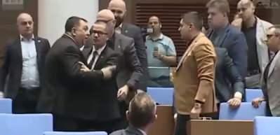 Bulgaristan meclisinde kavga! T&uuml;rk vekili hedef aldılar