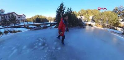 Dumanlı Tabiat Parkı&rsquo;nda buz &uuml;st&uuml;nde paten keyfi