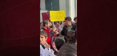 D&uuml;nya şampiyonasından madalya ile d&ouml;nd&uuml;, mesajla kovuldu