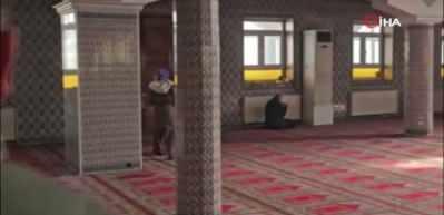 Elazığ&rsquo;da dilenciler camide saklanmaya &ccedil;alıştı