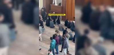 Camide pitbull paniği: Vaaz sırasında i&ccedil;eri girdi, cemaate korku dolu anlar yaşattı