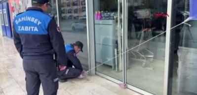 Gaziantep&rsquo;te tarihi ge&ccedil;miş &uuml;r&uuml;n satan zincir market kapatıldı