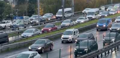 Haftanın ilk iş g&uuml;n&uuml;nde trafik yoğunluğu y&uuml;zde 87'ye &ccedil;ıktı