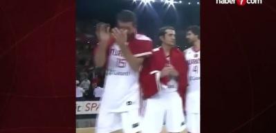 Hidayet T&uuml;rkoğlu 'FIBA Onur Listesi'ne se&ccedil;ilen ilk T&uuml;rk sporcu oldu