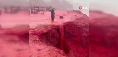 İran&rsquo;da &lsquo;kan kırmızısı&rsquo; dalgalar sosyal medyayı salladı