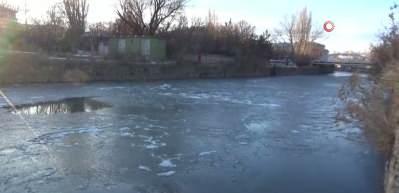 Kars&rsquo;ta hava sıcaklığı eksi 15 dereceye kadar d&uuml;şt&uuml;