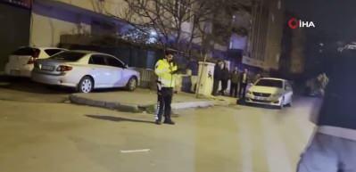 Kazada savrulan otomobil kaldırımdaki yayalara &ccedil;arptı: 4 yaralı