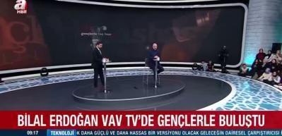 &Ouml;d&uuml;l t&ouml;reninde babasının elini &ouml;pen Bilal Erdoğan, o anları anlattı
