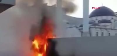 Park halindeki tır alev alev yandı