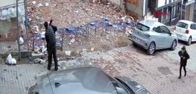  Savunmasız kadına sokak ortasında cehennemi yaşattı! İnsanlıktan &ccedil;ıkmış saldırgan tutuklandı!