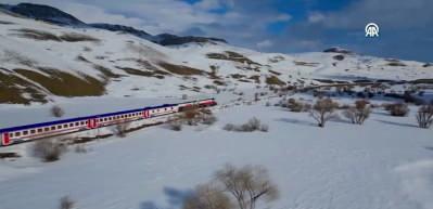 Kartpostal tadında manzaraların olduğu Turistik Doğu Ekspresi yarın seferine başlıyor