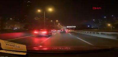 &Uuml;sk&uuml;dar'da 7 aracın karıştığı zincirleme kaza kamerada