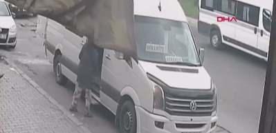 Y&uuml;zlerini eşarpla gizleyen anne-kız, girdikleri evlerden altın ve ziynet eşyası &ccedil;aldı