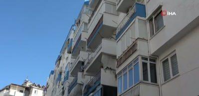 Antalya'da ş&uuml;pheli &ouml;l&uuml;m: Kızı tarafından cesedi bulundu!