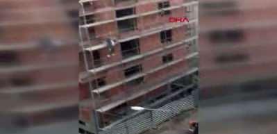 Avcılar'da iş&ccedil;ilerle mahalle sakini arasında g&uuml;r&uuml;lt&uuml; kavgası &ccedil;ıktı