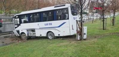 İstanbul'da bariyerlere &ccedil;arpan midib&uuml;s yoldan &ccedil;ıktı