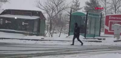 Bitlis&rsquo;te kar yağışı nedeniyle 180 k&ouml;y yolu ulaşıma kapandı!